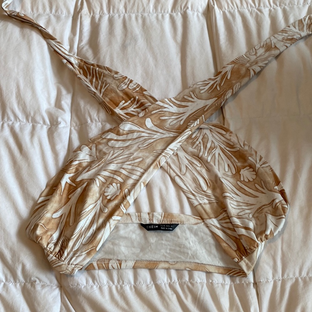 ties around the neck, size XS, very soft material